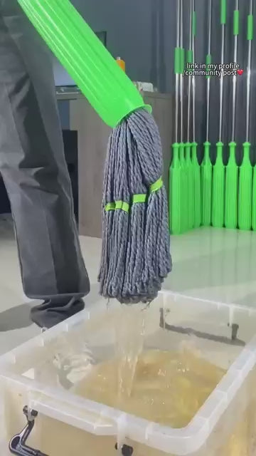 Self-twisting Water Rotating Mop