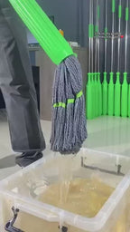 Self-twisting Water Rotating Mop